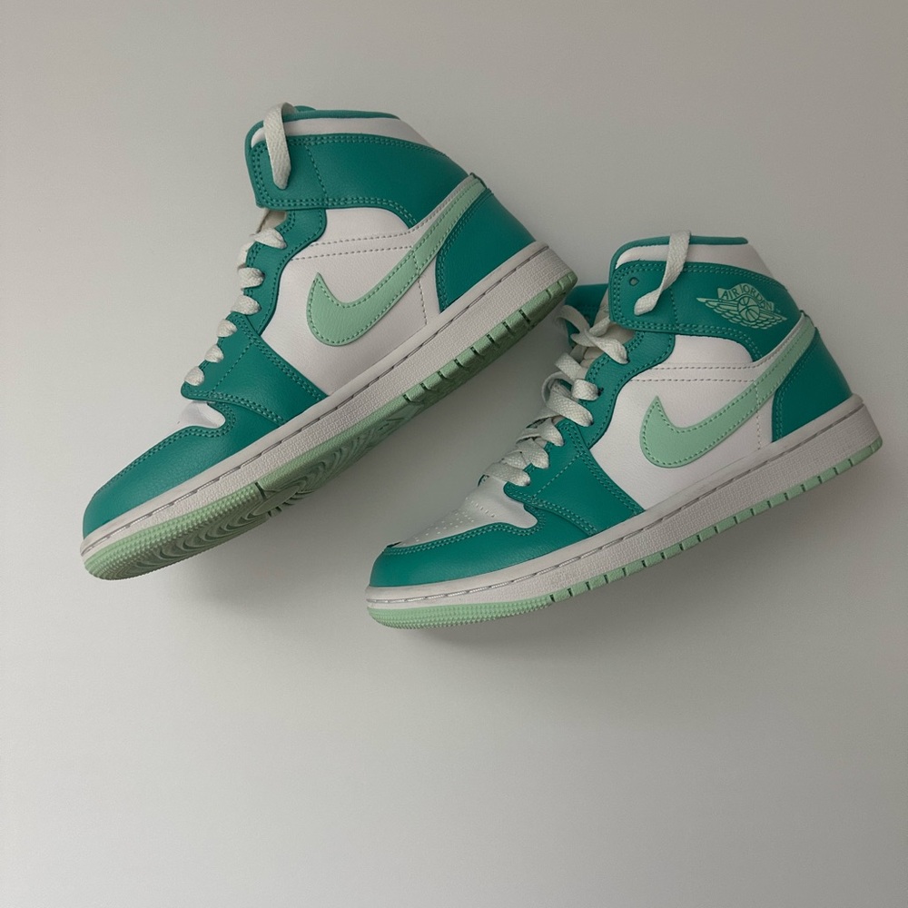 Wmns Air Jordan 1 Mid 'Marine
 High-Top Sneakers size 7 - Picture 6 of 8